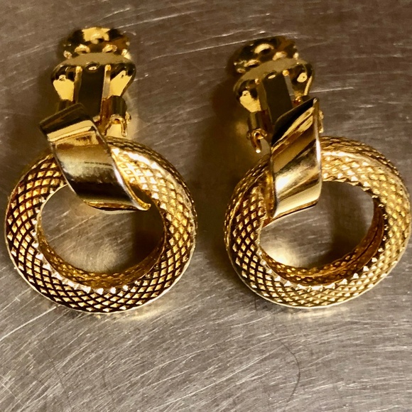 Vintage Jewelry - Clip-on Hoop Earrings, Gold-tone Costume Jewelry, Excellent unused condition